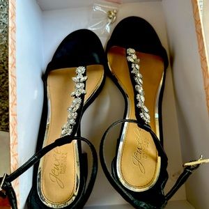 Badgley Mischka Gretchen black satin bridal show. 6.5. Like new!